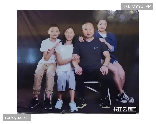 看到昌雅妮的日常，我才知道“出门随手一包”可以贵成这样