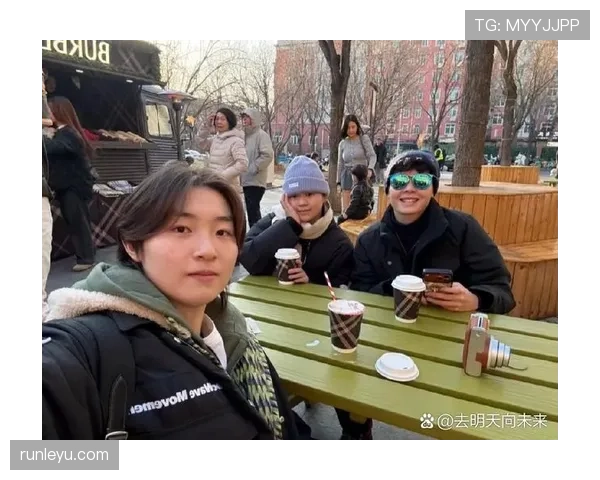 陈艺文窗边那杯咖啡价签一闪,我对自己的生活方式深深道歉 陈艺文窗边那杯咖啡价签一闪,我对自己的生活方式深深道歉